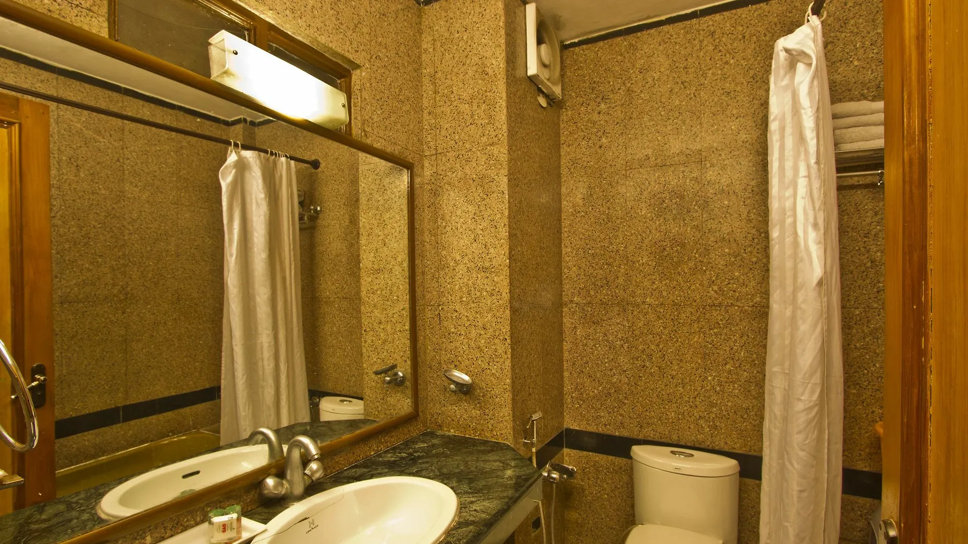 *** Hotel Oyo Rooms 005 Near High Court The Mall Shimla India